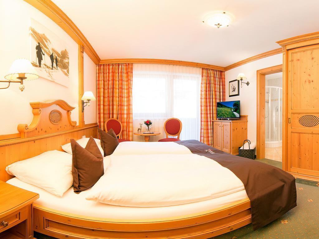 Alpenhotel Tirolerhof Нойштіфт-ім-Штубайталь Екстер'єр фото