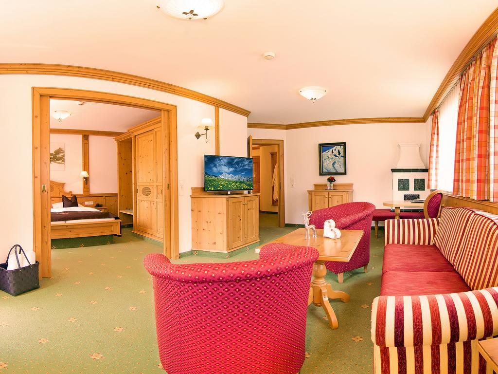 Alpenhotel Tirolerhof Нойштіфт-ім-Штубайталь Номер фото