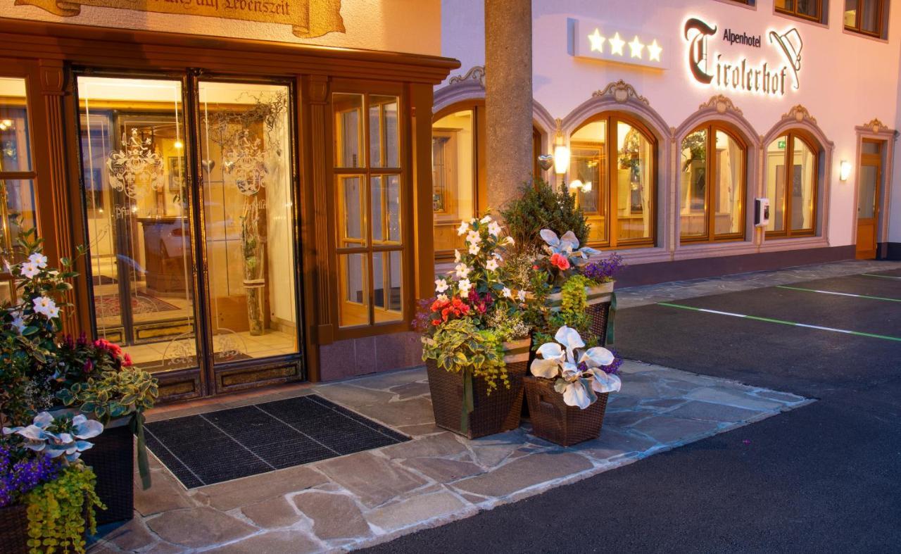 Alpenhotel Tirolerhof Нойштіфт-ім-Штубайталь Екстер'єр фото