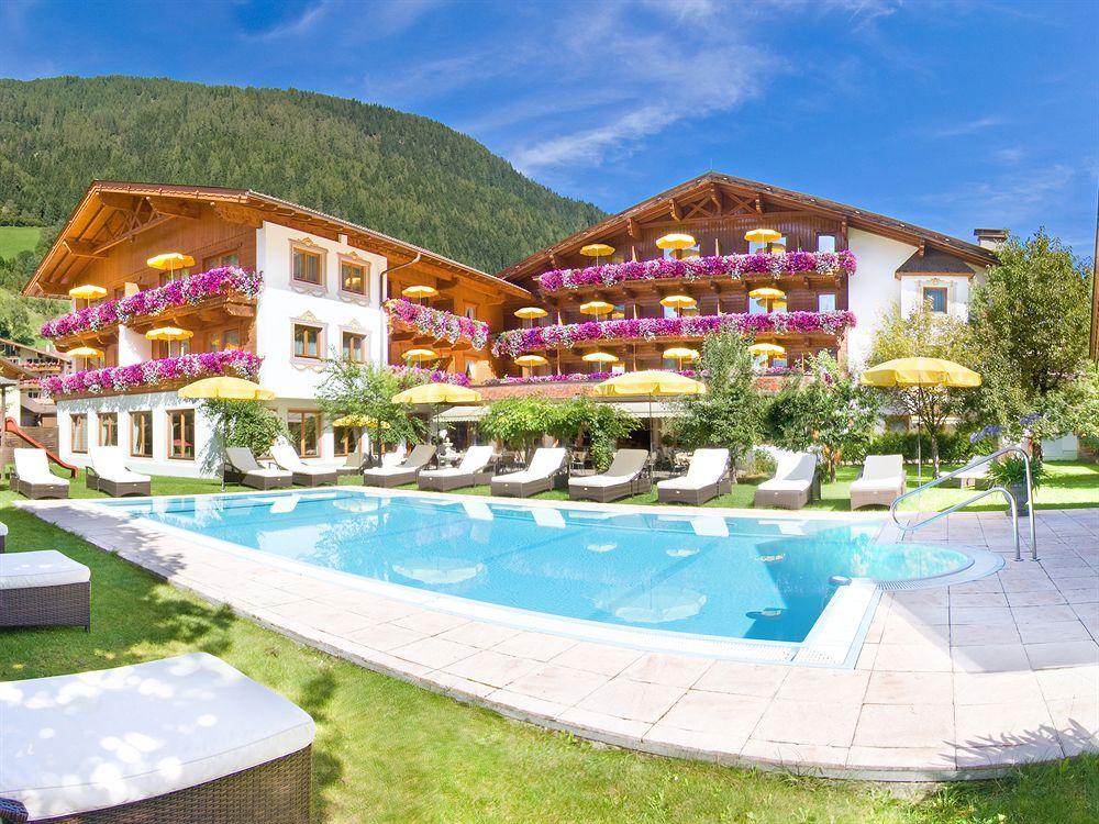 Alpenhotel Tirolerhof Нойштіфт-ім-Штубайталь Екстер'єр фото