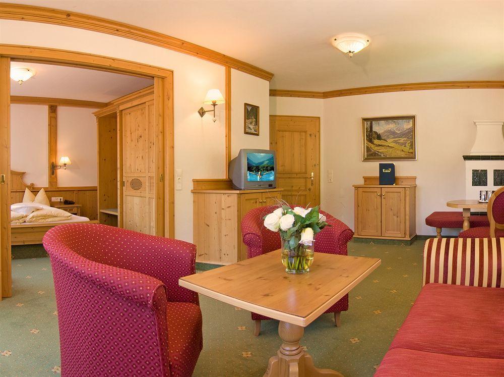 Alpenhotel Tirolerhof Нойштіфт-ім-Штубайталь Екстер'єр фото