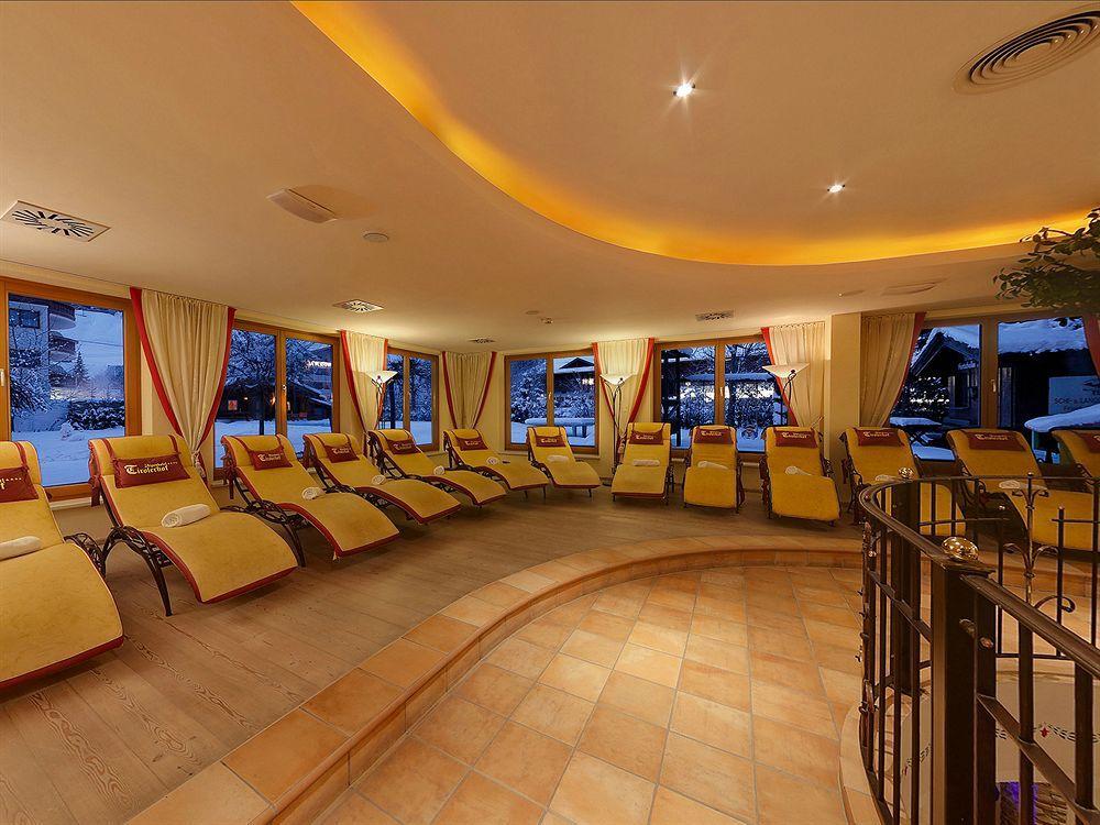 Alpenhotel Tirolerhof Нойштіфт-ім-Штубайталь Екстер'єр фото