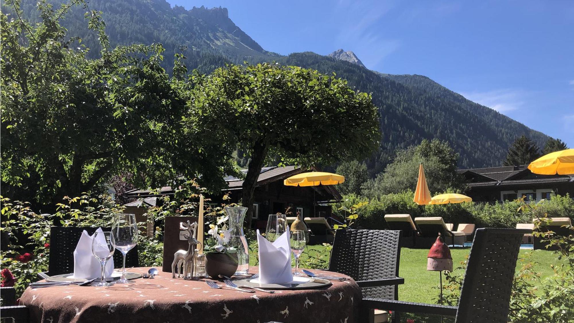 Alpenhotel Tirolerhof Нойштіфт-ім-Штубайталь Екстер'єр фото