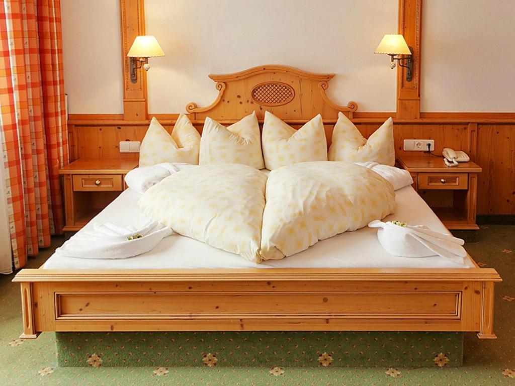 Alpenhotel Tirolerhof Нойштіфт-ім-Штубайталь Екстер'єр фото
