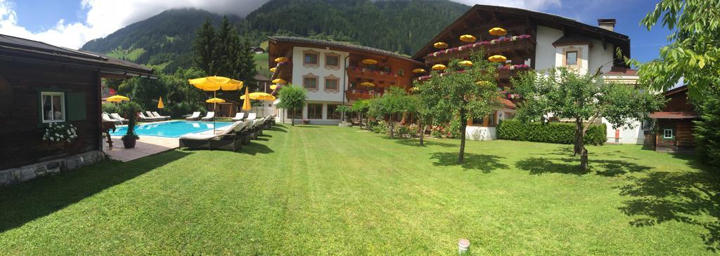 Alpenhotel Tirolerhof Нойштіфт-ім-Штубайталь Екстер'єр фото