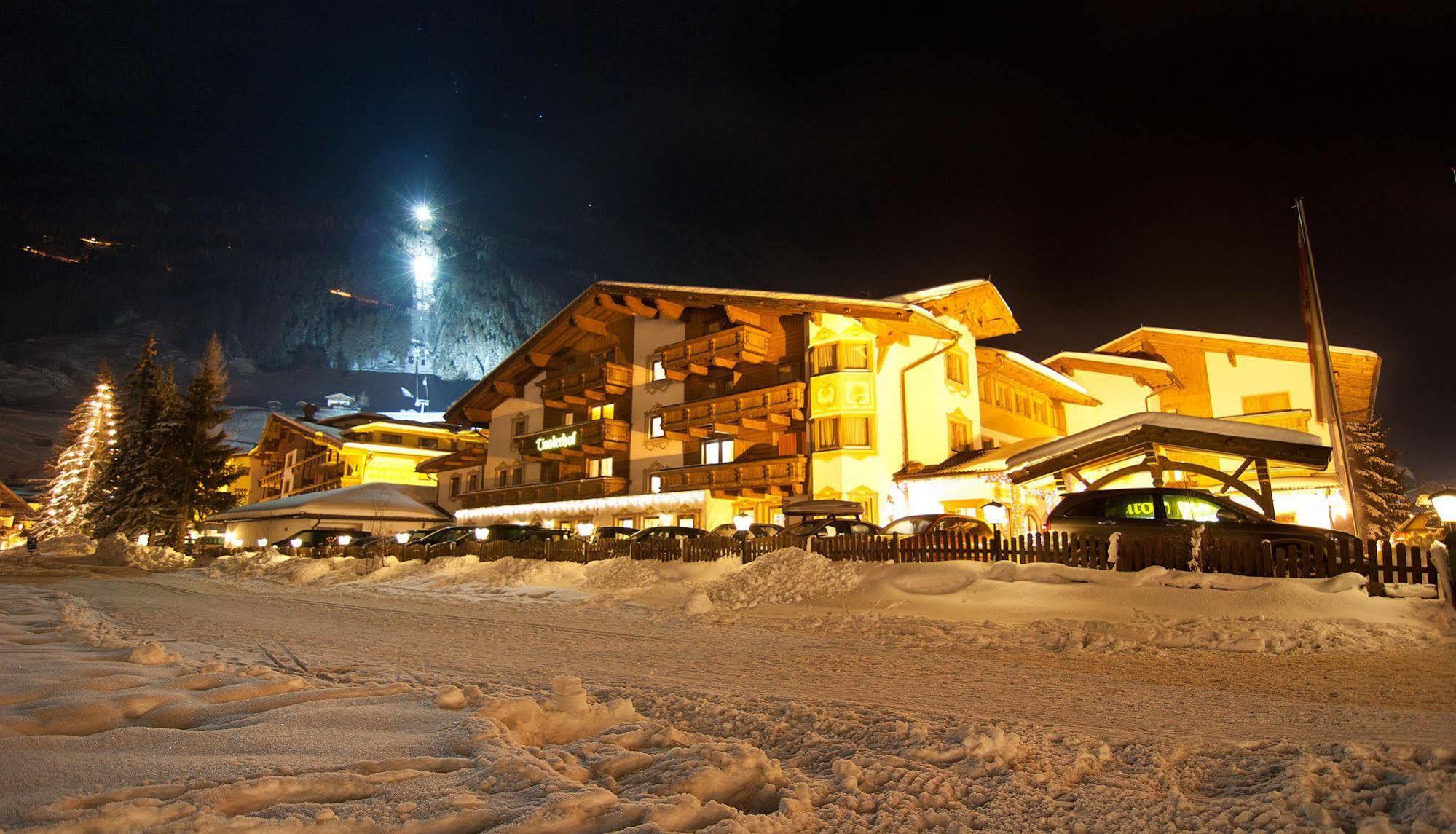 Alpenhotel Tirolerhof Нойштіфт-ім-Штубайталь Екстер'єр фото