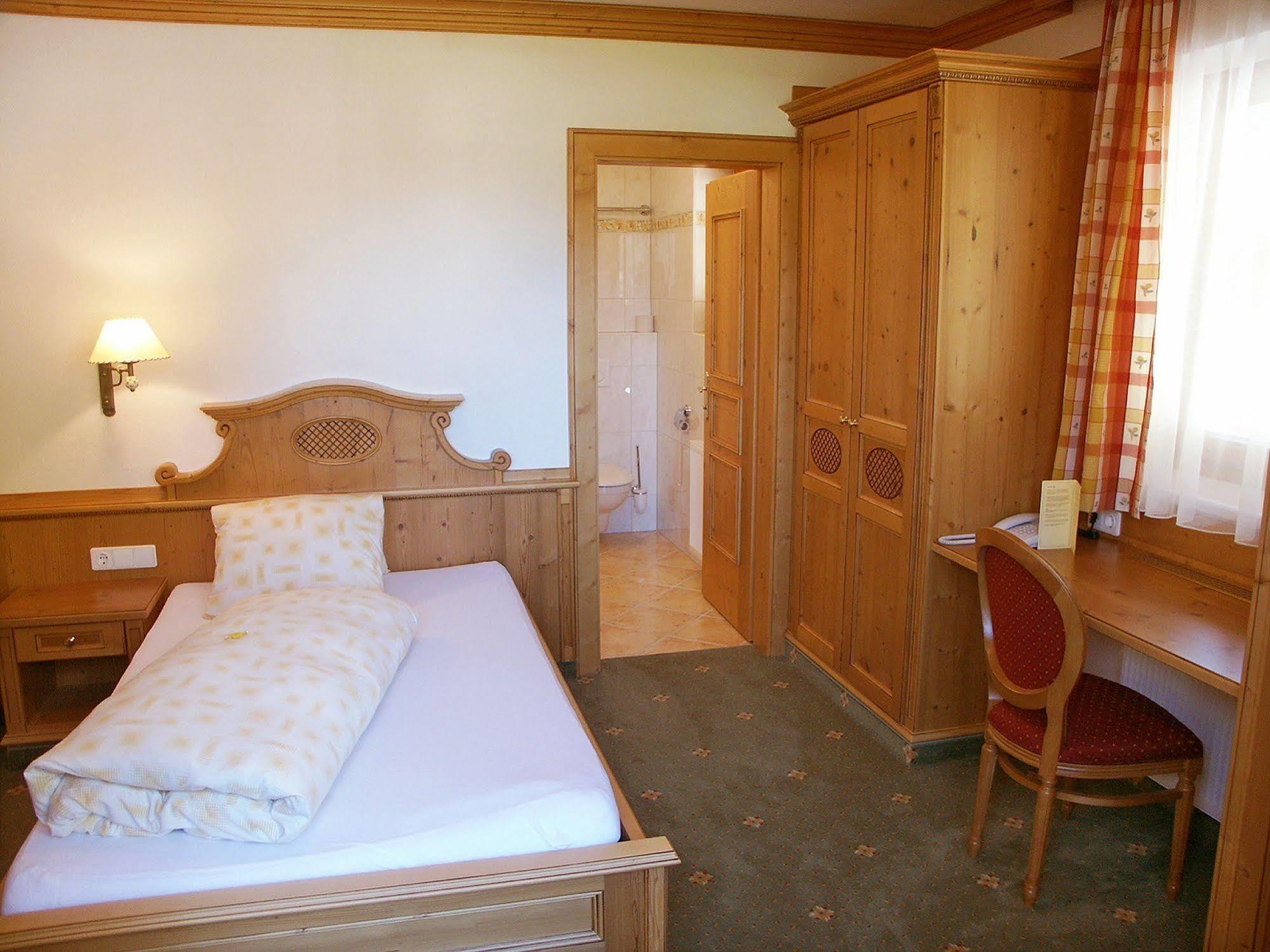 Alpenhotel Tirolerhof Нойштіфт-ім-Штубайталь Екстер'єр фото