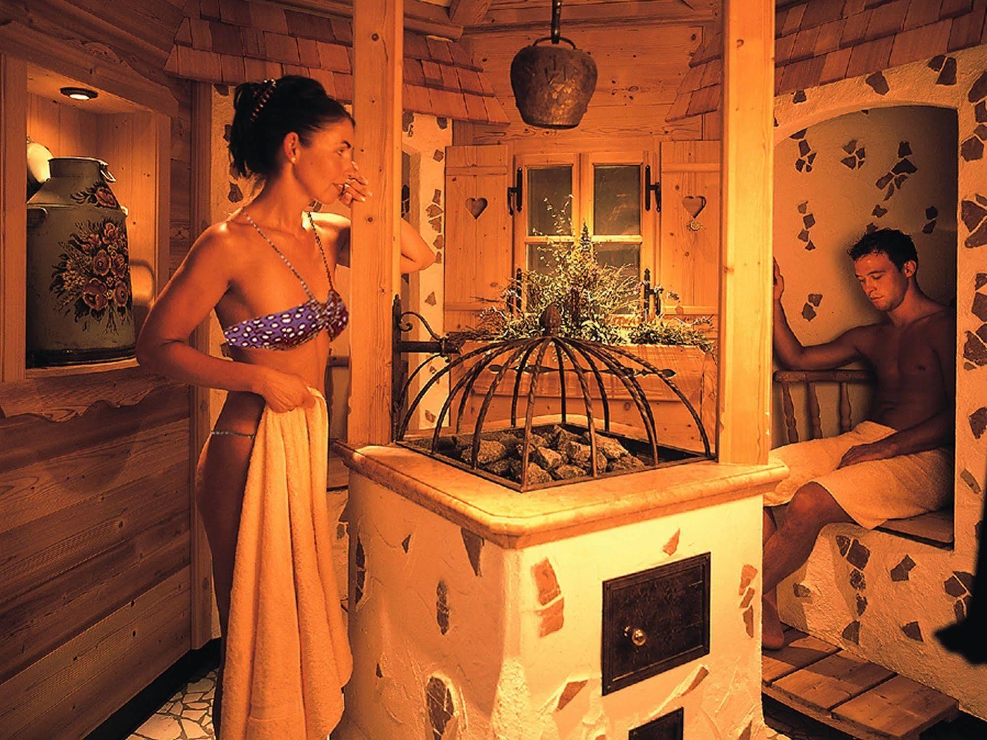 Alpenhotel Tirolerhof Нойштіфт-ім-Штубайталь Екстер'єр фото