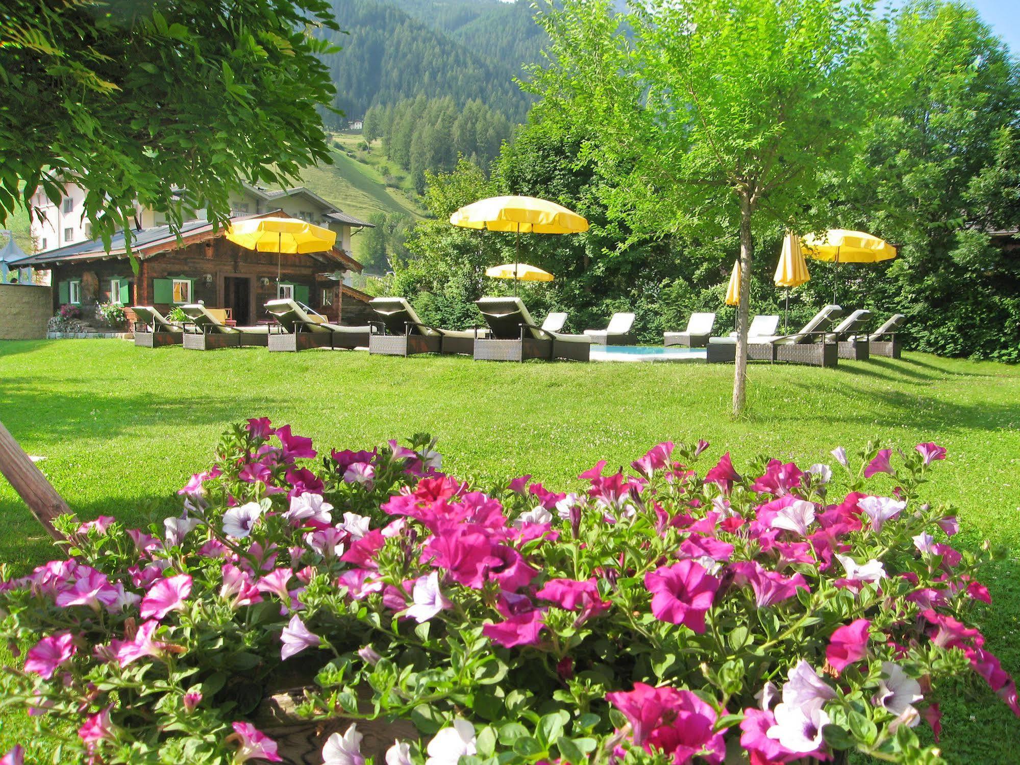 Alpenhotel Tirolerhof Нойштіфт-ім-Штубайталь Екстер'єр фото